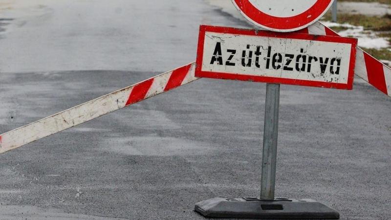 Most érkezett a hír: be kell zárni a nyüzsgő utcát.
