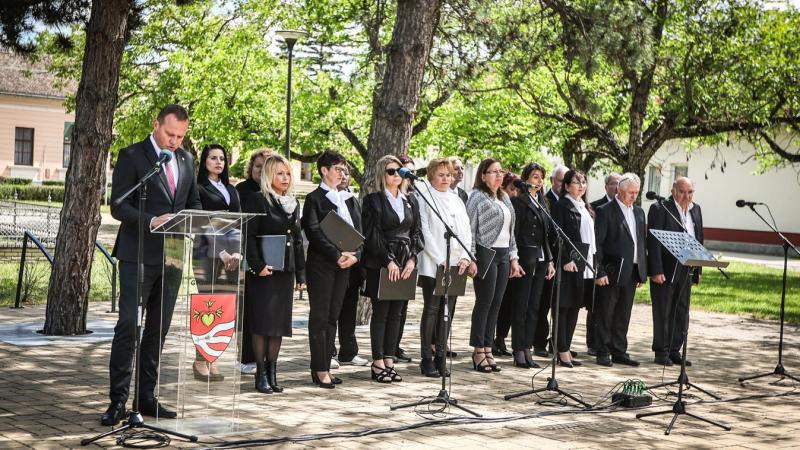 A múlt emlékét kőbe faragva örökítik meg - hősök előtt tisztelegtek Gyomaendrődön.