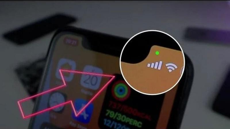 Furcsa szimbólum bukkant fel a telefonokon – így figyelnek meg téged, érdemes letiltanod ezt az applikációt!