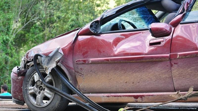 Teljes útzár a 81-es főúton: több jármű ütközött össze.