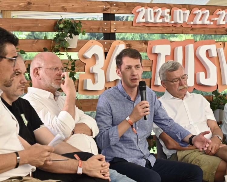 Pásztor Bálint: Ránk mindig számíthatsz!

Ez a mondat egyfajta ígéretet hordoz magában, amely kifejezi a hűséget és a megbízhatóságot. Akár baráti, akár családi kapcsolatról van szó, az ilyen szavak megerősítik a kötelékeket és a támogatást, amely mindig 