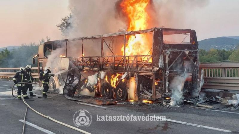 Felejthetetlen pillanatok! Így harcoltak a tűzoltók a lángokkal az M7-es autópályán (videó)