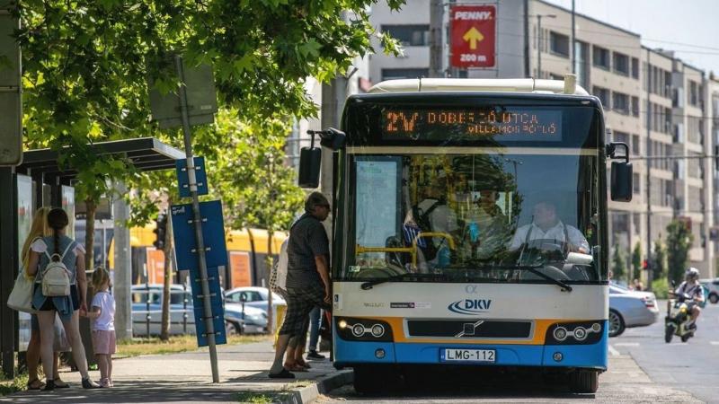 Debrecenben több buszmegálló áthelyezésére kerül sor, ezért fontos, hogy tájékozódj a változásokról. Íme, hol érdemes elkerülnöd a felesleges várakozást a buszra!