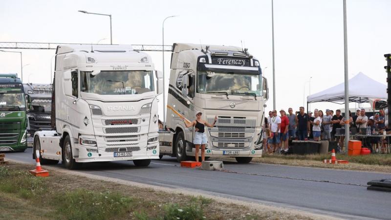 **Kamionfesztivál: Gyorsulási verseny a Söptei úton - Rengeteg lenyűgöző fotóval** 

Fedezd fel a Söptei úton megrendezett izgalmas kamionfesztivált, ahol a sebesség és a teljesítmény találkozik! A rendezvény tele volt adrenalinnal, miközben a legnagyobb 