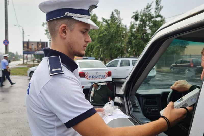 Szatmár megyében izgalmas hétvége köszöntött a szabályszegők számára: több száz büntetést osztottak ki, és számos jogosítványt vontak be.