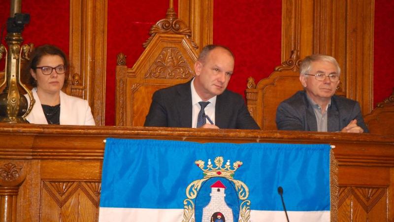 Kiskunfélegyházán izgalmas eseménynek adtak otthont a legutóbbi közmeghallgatáson, ahol a helyiek széles körű érdeklődése mellett zajlott a rendezvény. A résztvevők aktívan bekapcsolódtak a beszélgetésbe, és számos fontos téma került terítékre. A rendezvé