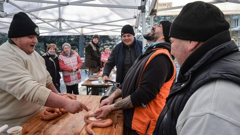 Ezen a hevesi településen egy autentikus disznótoros mulatság vár rád, ahol a hagyományos ízek és a jó hangulat garantáltan feledhetetlenné teszik az élményt!