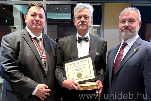 Az Általános Orvostudományi Kar dékánja elnyerte a rangos Ganz-díjat.