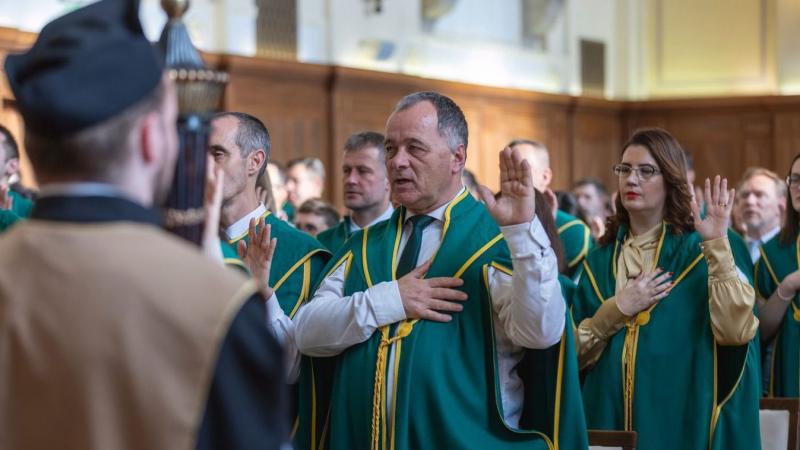 A Debreceni Egyetem doktoravató ünnepségén egy újabb díszdoktori cím talált gazdára, hozzájárulva ezzel az intézmény rangjához és elismertségéhez.