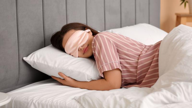 **Nehezen tudsz elaludni? Íme 10 hasznos tipp a pihentető alvásért**

Az alvás minősége kulcsfontosságú a mindennapi életünkben, de sokan küzdenek az elalvással. Ha te is azok közé tartozol, akiknek nehézséget okoz az éjszakai pihenés, ne aggódj! Összegyű