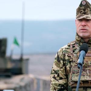 Kérlek, biztosíts egy kivételes honvédelmi minisztert az országunk számára!