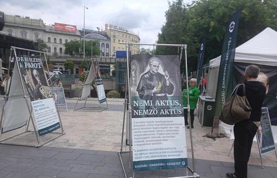 Barabás Richárd vitára invitálta Soproni Tamást, miután a Párbeszéd plakátjait vallásgyalázónak titulálta.