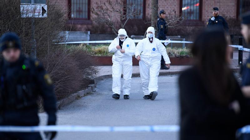Rejtélyes körülmények között hunyt el egy kémkedéssel gyanúsított diplomata Svédországban. A hatóságok felfedezték a férfi holttestét, ami újabb kérdéseket vet fel a nemzetközi kapcsolatok és a titkos ügynökségek világában. A nyomozás jelenleg is folyamat