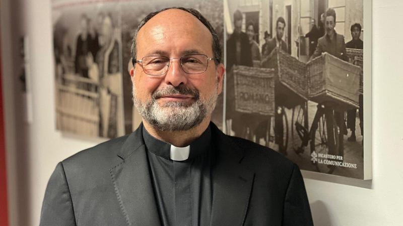 Leó pápa találkozott a COMECE elnökségével, hangsúlyozva, hogy az ukrajnai háború kapcsán elengedhetetlen az igazságos béke megteremtése. A Vatikáni Hírek beszámolója szerint a pápa arra figyelmeztetett, hogy a tartós megoldáshoz minden érintett fél elköt