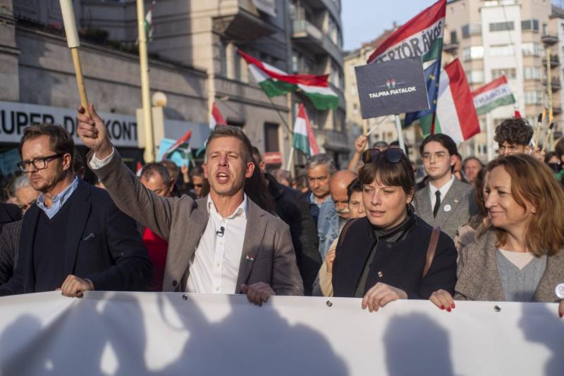 Magyar Péter, a Fidesz ismert szószólója, váratlanul meglepő információt osztott meg, ami eddig rejtve maradt. Elszólva magát, olyan titkokat árult el, amelyekről eddig senki sem hallott.