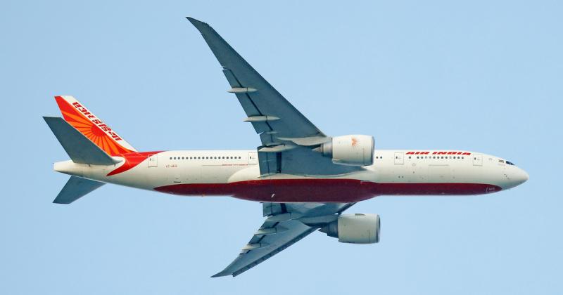 Egy nő szerencsésen elkerülte az Air India tragikus repülőgépbalesetét, csupán 10 perccel maradt le a járatról. Az eset különösen megdöbbentő, hiszen a sors iróniája folytán életet mentett neki a késés.