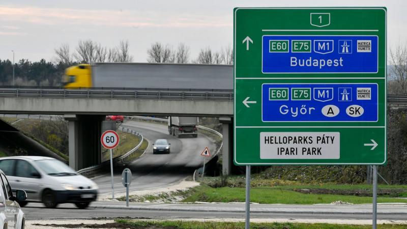 Eltörlik a kényelmi díjat, így az online matricavásárlás már nem jár plusz költségekkel.