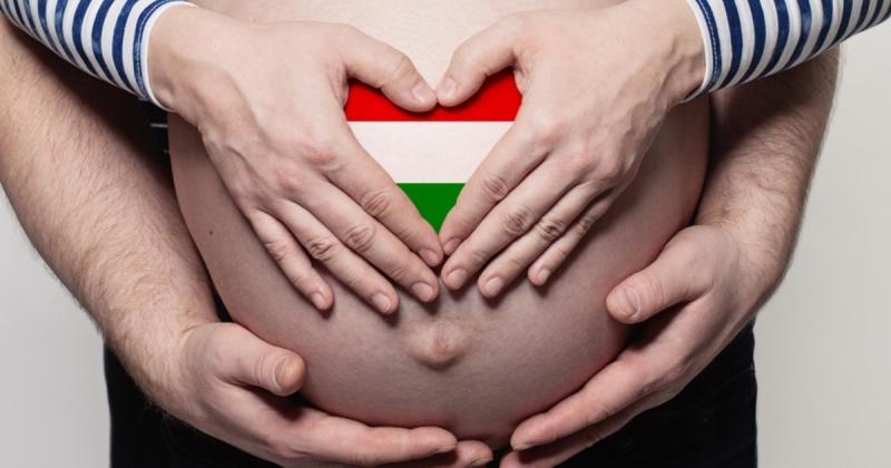 Magyarország számos, több mint harminc különböző intézkedéssel támogatja a családokat. | Demokrata