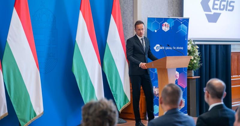 Szijjártó Péter bejelentette, hogy egy magyarországi gyógyszergyár bővítése új munkahelyeket teremt. | Demokrata