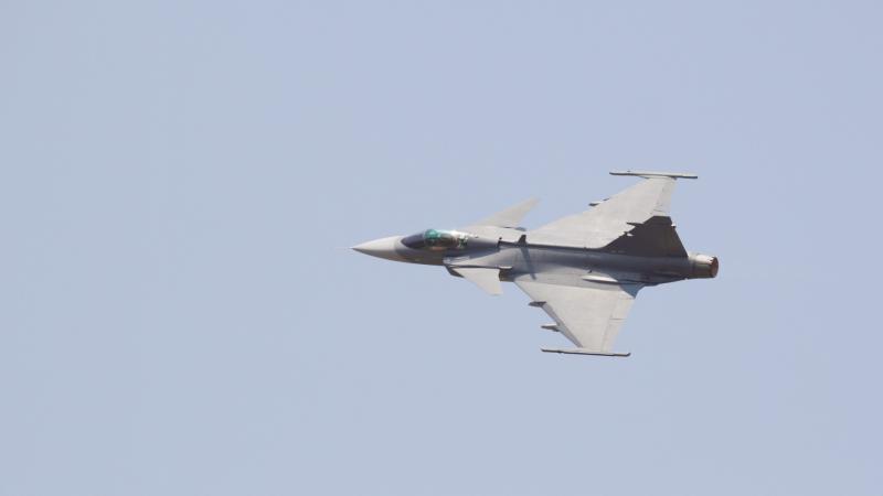 Riasztották a magyar Gripeneket: orosz repülőgépek kerültek a célkeresztbe.
