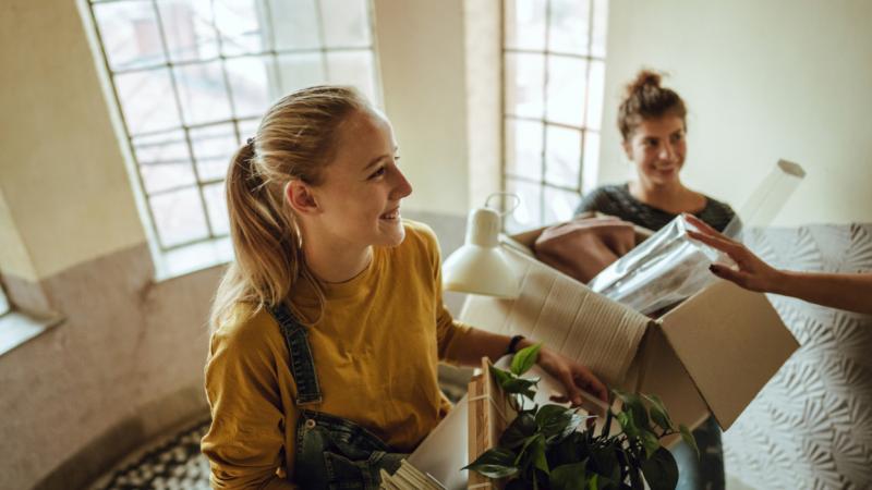Az Otthon Start program valóban új lehetőségeket teremthet az albérleti piacon, és talán elindíthatja az olcsóbb albérletek korának eljövetelét. A szakértők véleménye szerint ez a kezdeményezés pozitív hatással lehet a fiatalok lakhatási helyzetére, hisze
