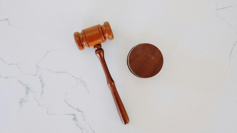 Tragikus hír érkezett: az apuka elvesztése mély fájdalmat okozott, miközben a cég súlyos következményekkel néz szembe a brutális büntetés révén.