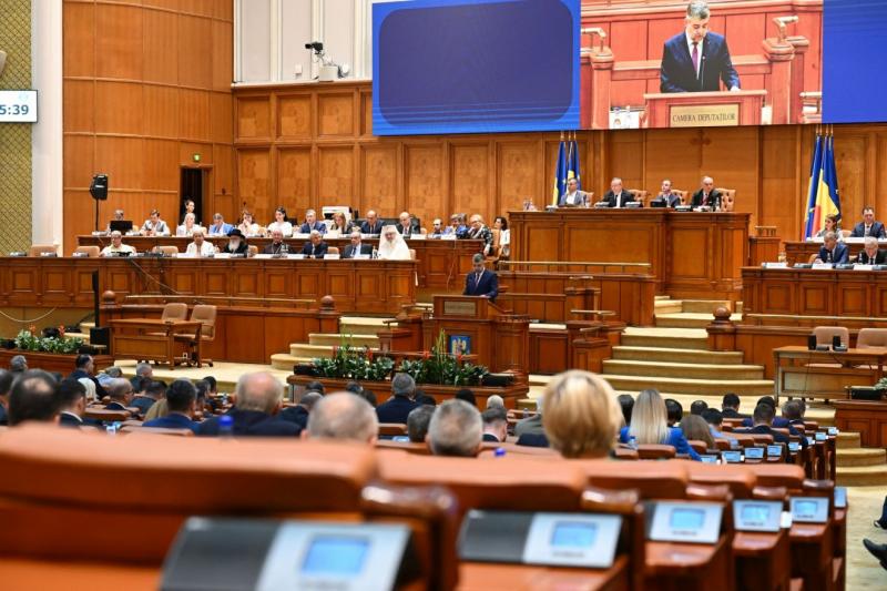 Grindeanu a 300 fős parlament kapcsán megjegyezte, hogy Kelemen Hunor érvei rendkívül meggyőzőek és szilárdak. Az álláspontja alapján a politikai diskurzusban ezek az érvek jelentős súllyal bírnak.