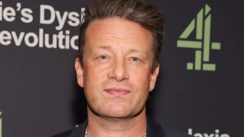 Bombafenyegetés Jamie Oliver éttermében: a népszerű sztárséf most a terrorista fenyegetések célkeresztjébe került.