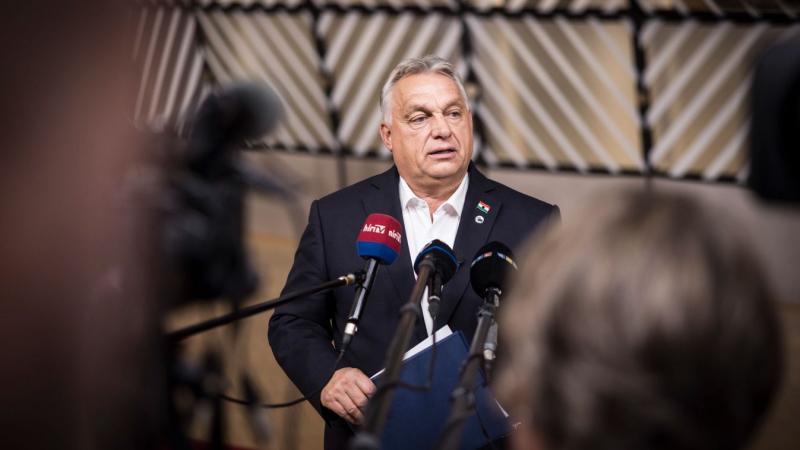 Orbán Viktor a Békemenet lendületével lépett be az uniós csúcsra.