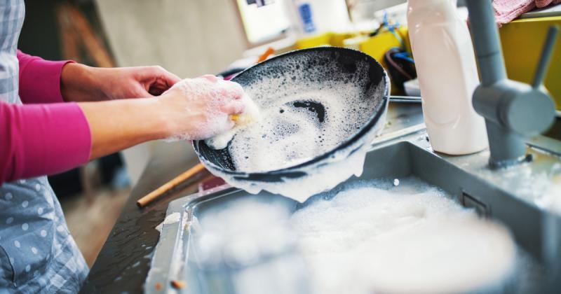 Soha nem tapasztaltunk még ilyen szexista jövőt: az AI előrejelzése szerint a mosogatás olimpiai sportággá avanzsálódik a nők számára.