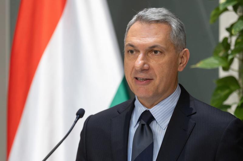 Lázár János bejelentette, hogy törvénymódosítást javasolnak a Strabag-ügy kapcsán.