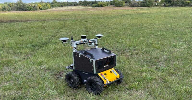 A HUN-REN SZTAKI a Kooperatív Technológiák Nemzeti Laboratóriumban innovatív megoldásokat dolgoz ki az autonóm terepi járművek navigációs rendszereinek fejlesztésére.