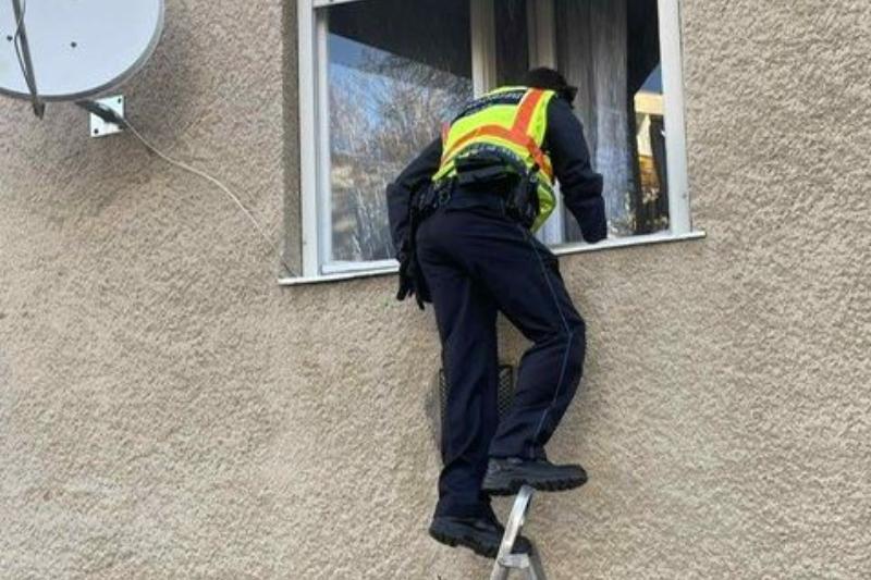 A szomszéd gondoskodása életet mentett Mezőkövesden.