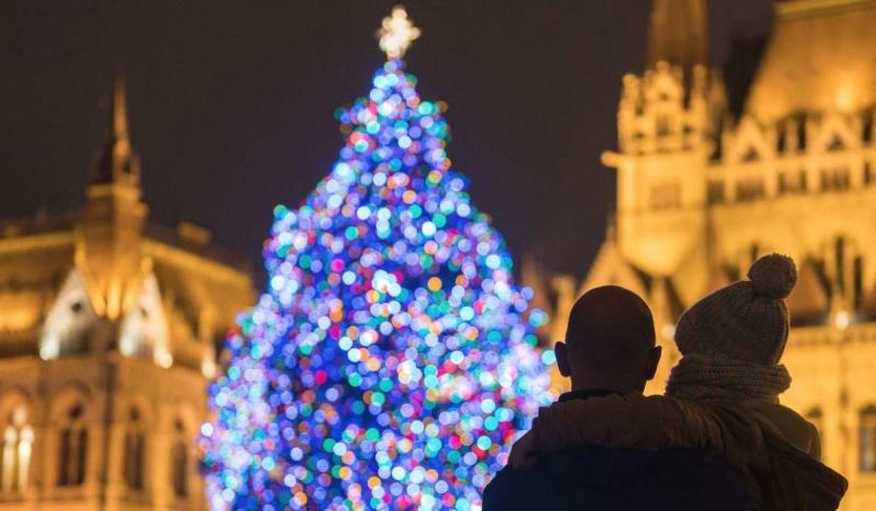 Magyarország karácsonyfája idén a Nyírségi fenyőfa lesz, ami különleges helyet foglal el a hazai ünnepi hagyományokban.